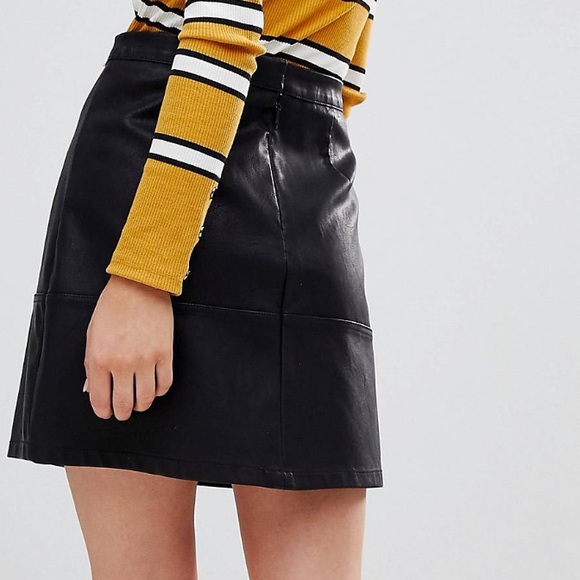 New Look Black Mini Faux Leather Skirt - Picture 3 of 5